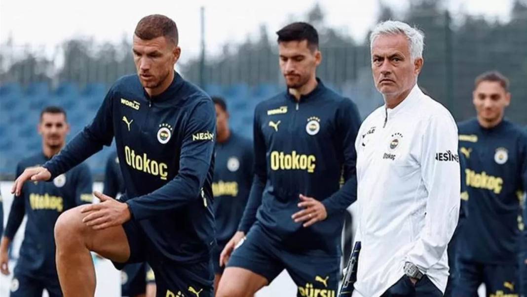 Mourinho'dan sürpriz! İşte Fenerbahçe'nin UEFA kadrosu... 1